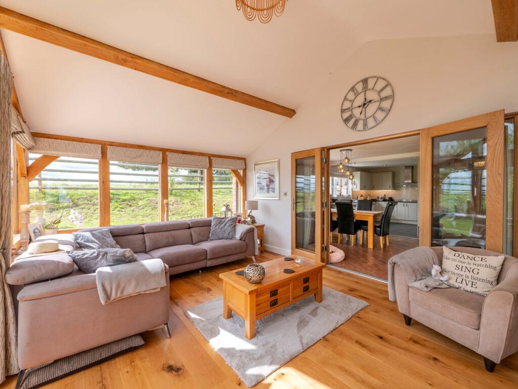House in Worcester - View 4