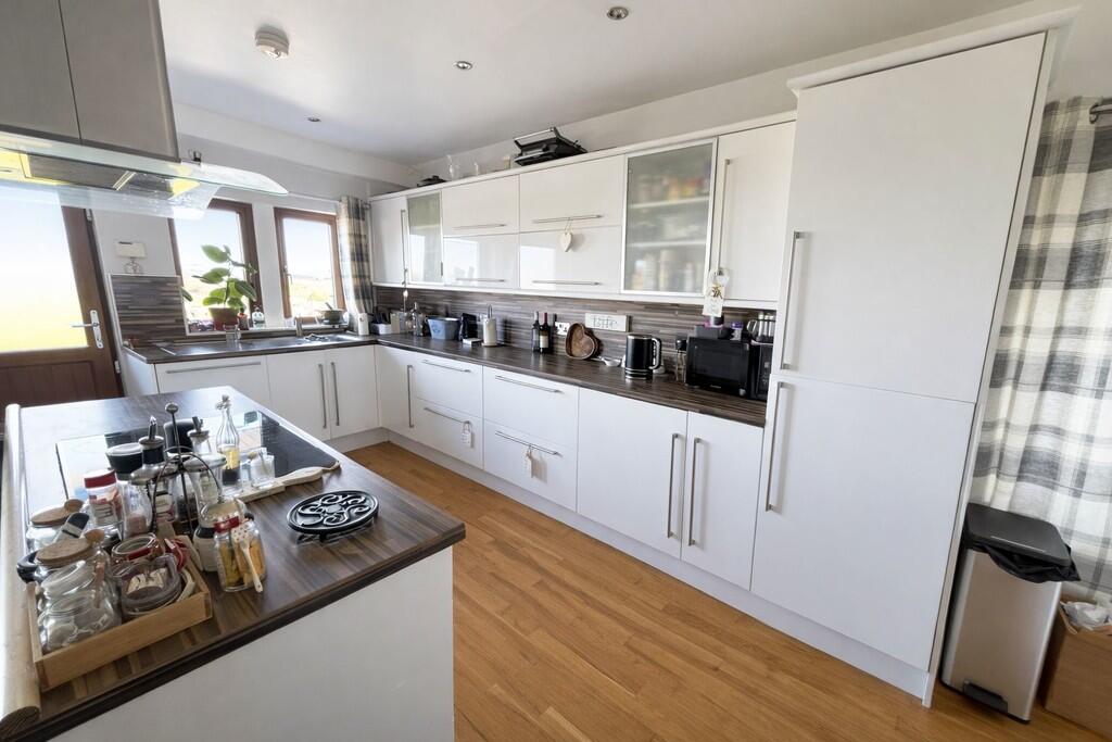 Back Heights Road, Thornton, Bradford - View 6