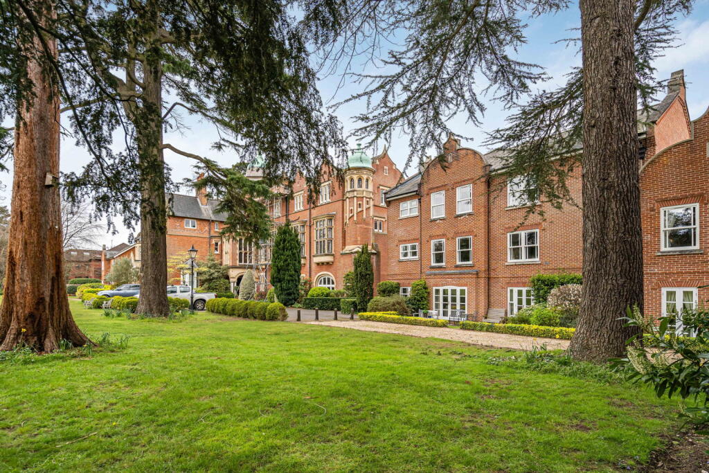 Main image of property: Horseshoe Lane East, Merrow, GU1