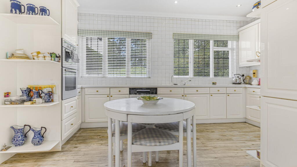House in Lichfield, Shenstone - More