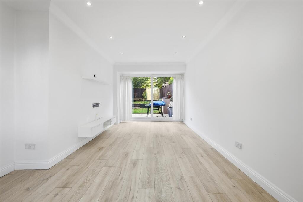 Monoux Close, Billericay photo 3