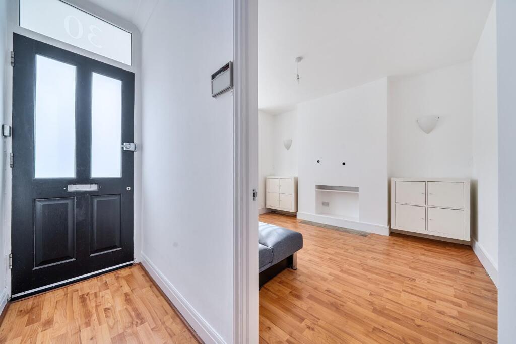 House in London - View 2