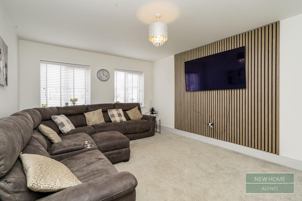 House in Egglescliffe, Kingsmead - More