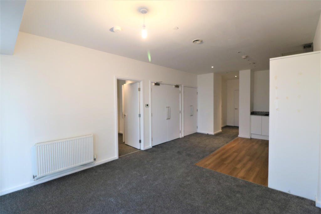 Apartment in London, Newbury Park - View 2