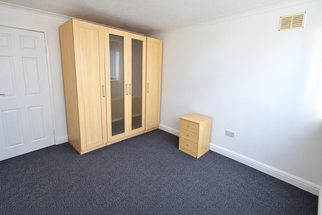 Apartment in Coventry - More