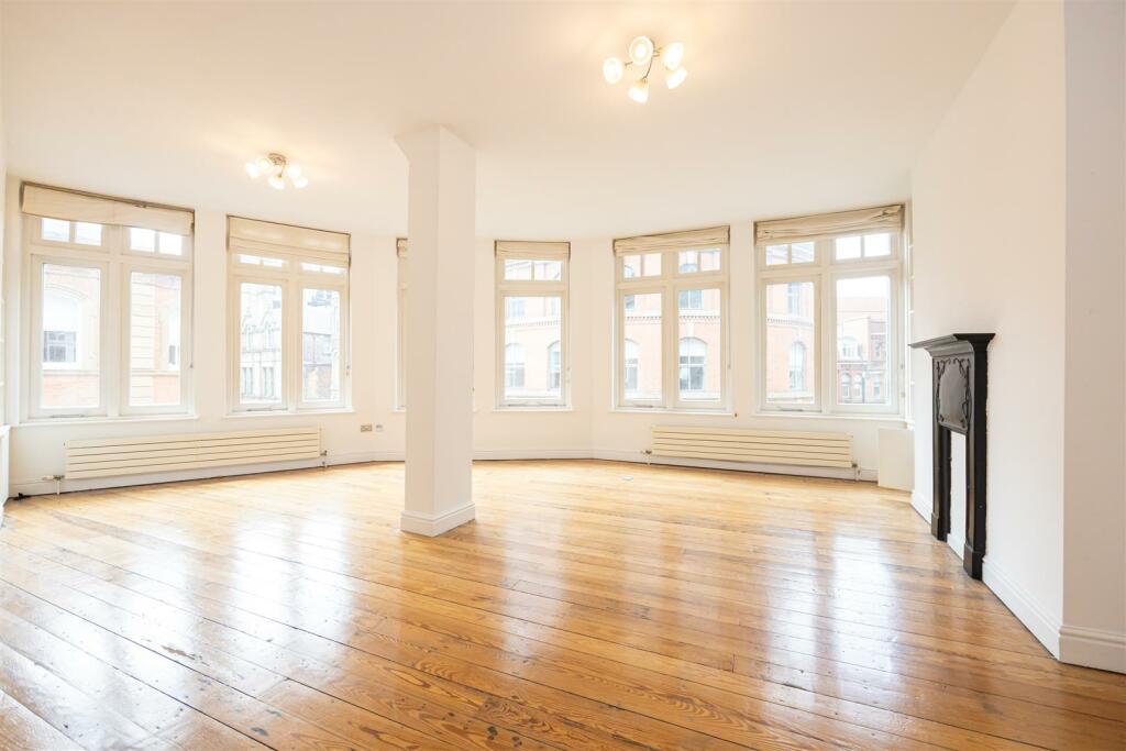Apartment in Manchester, City Centre - View 2