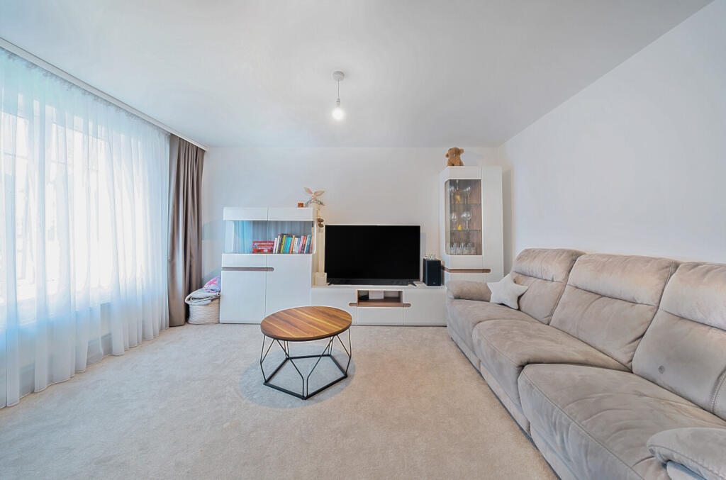 Sanderling Close, Kirby Cross, Frinton-on-Sea photo 4