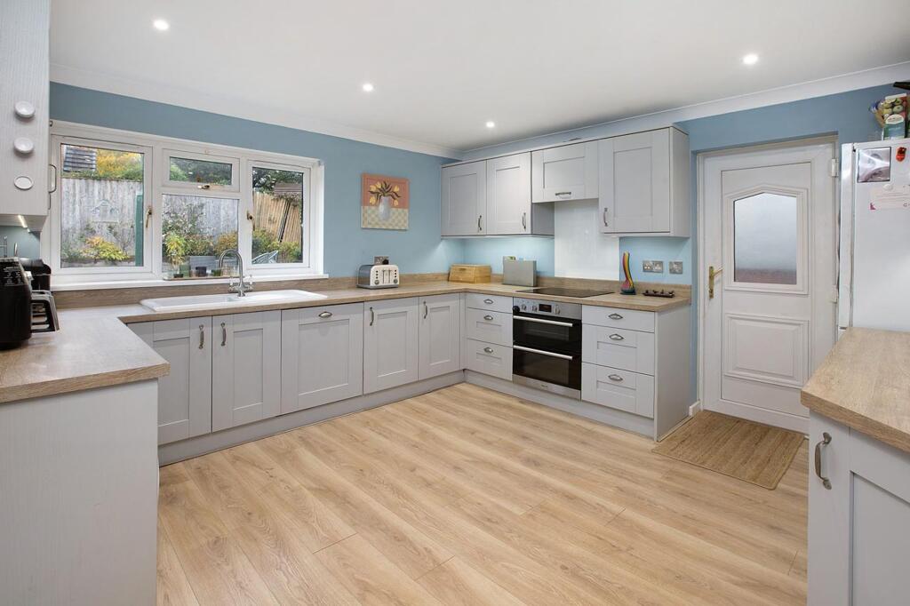 Churchfields Drive, Bovey Tracey, TQ13 photo 3