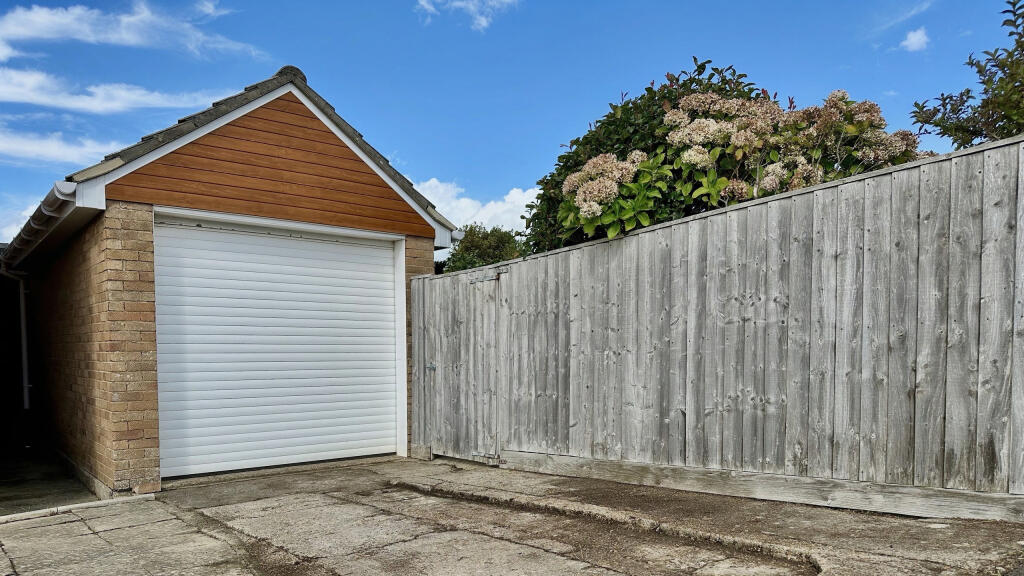 House in Sandown, Lake - View 5