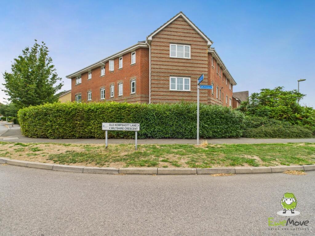 2-bed flat on Wiltshire Crescent, Basingstoke, Hampshire, RG22, £190,000