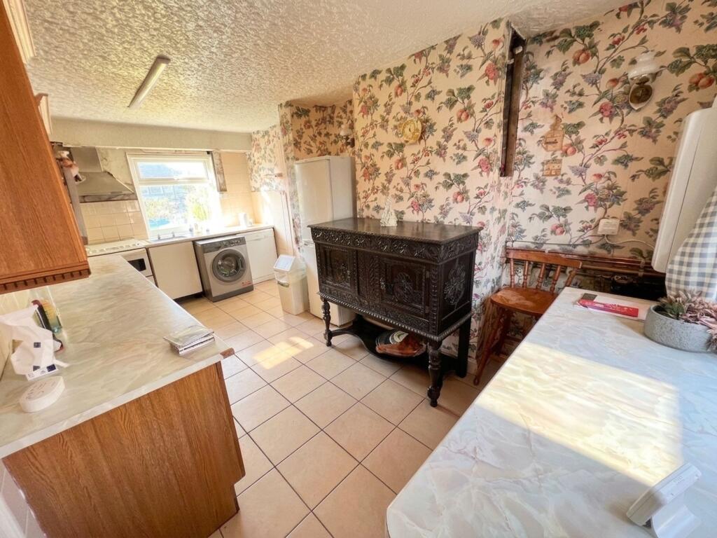 Hall Bower Lane, Huddersfield, HD4 - View 3