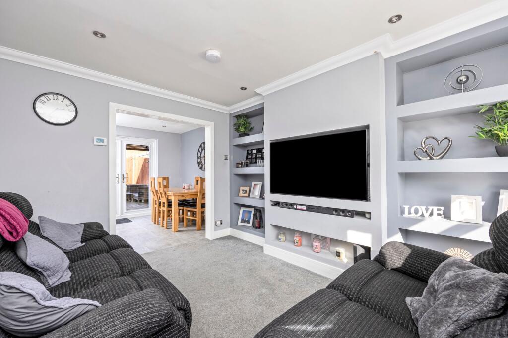House in Crawley, Gossops Green - View 4