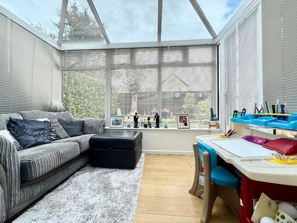 House in Luton, Central Bedfordshire - View 4