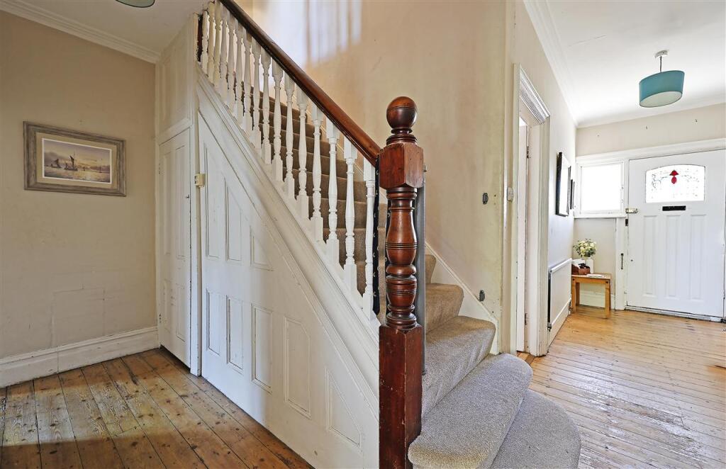 House in Croydon - View 3