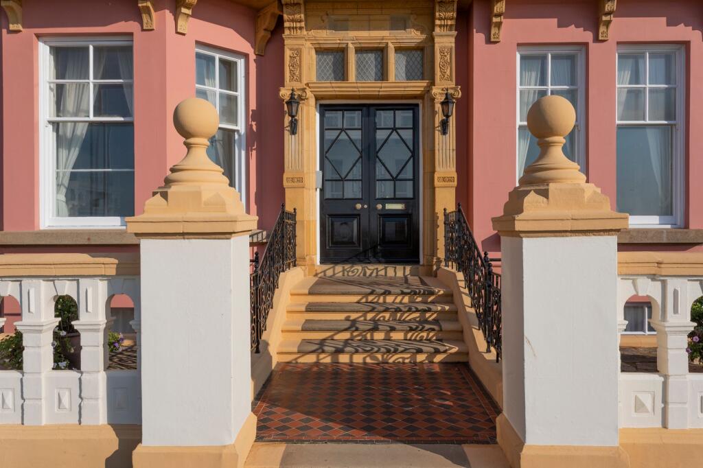 Apartment in Hove, Brighton and Hove - View 2