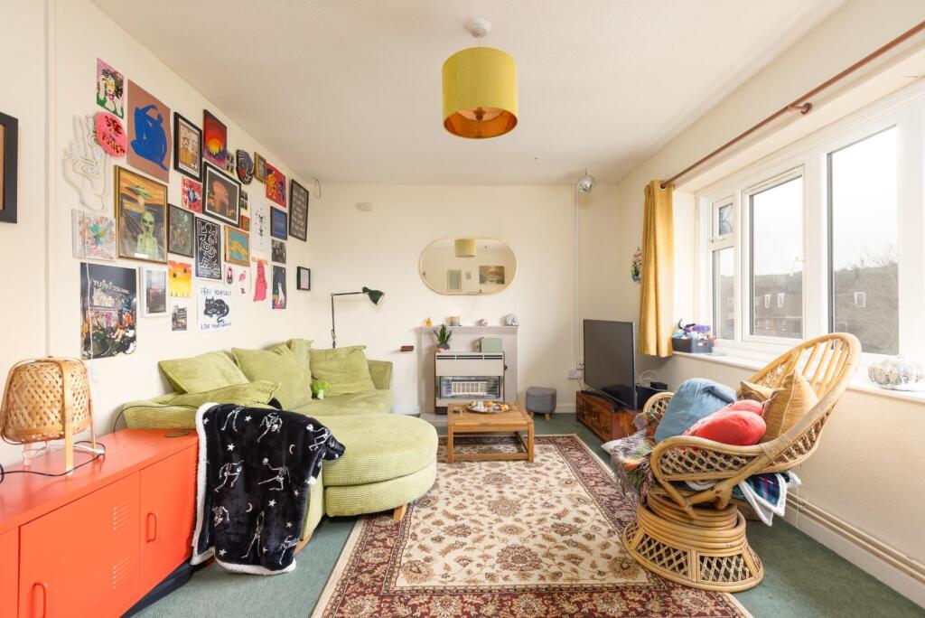 2 bedroom flat for sale in Cutler Road, Bishopsworth, BS13