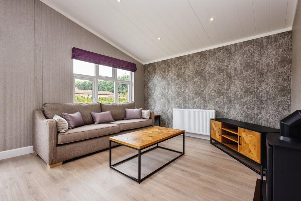 Warren Park, Portsmouth Road, Thursley, Godalming, GU8 photo 2
