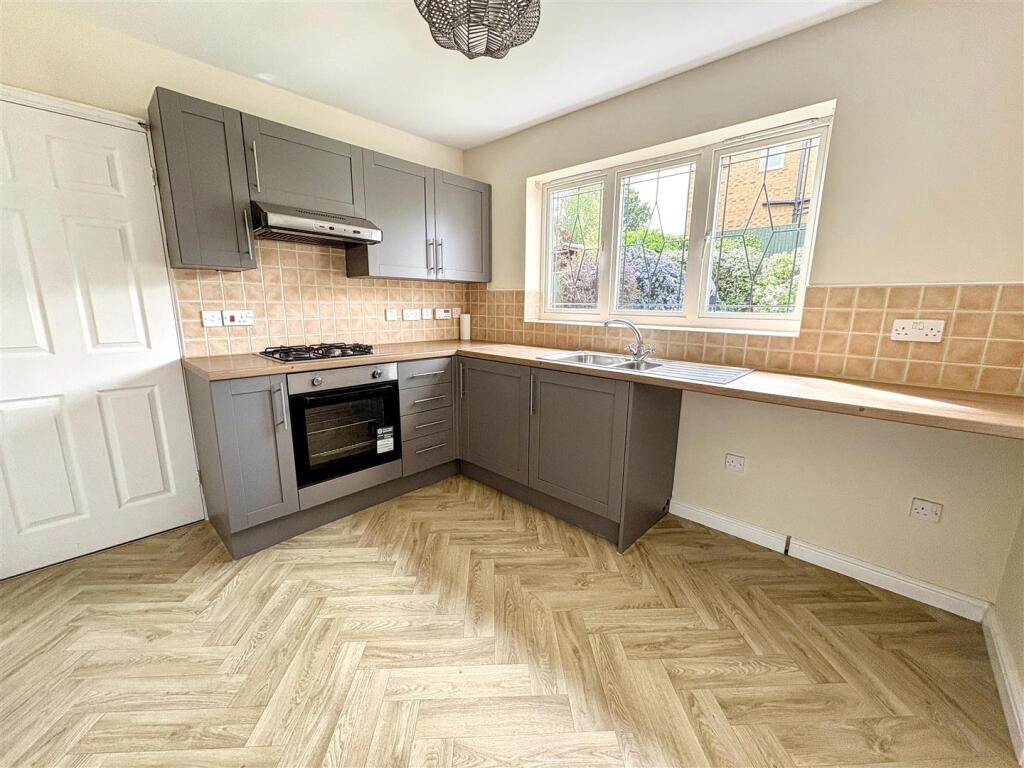 Coulon Close, Irchester, Wellingborough photo 4