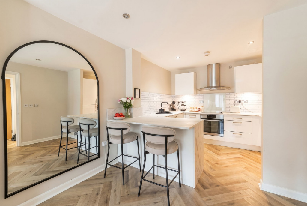 Apartment in Solihull, Dickens Heath - View 5