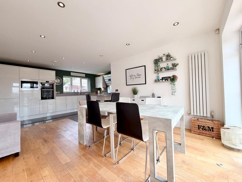 Woodhill Avenue, Portishead, Bristol, Somerset, BS20 - More