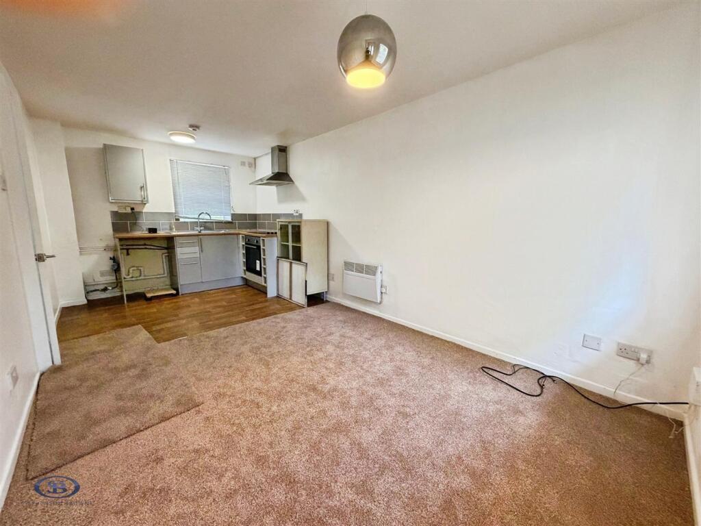 Apartment in Stoke-on-Trent - View 2