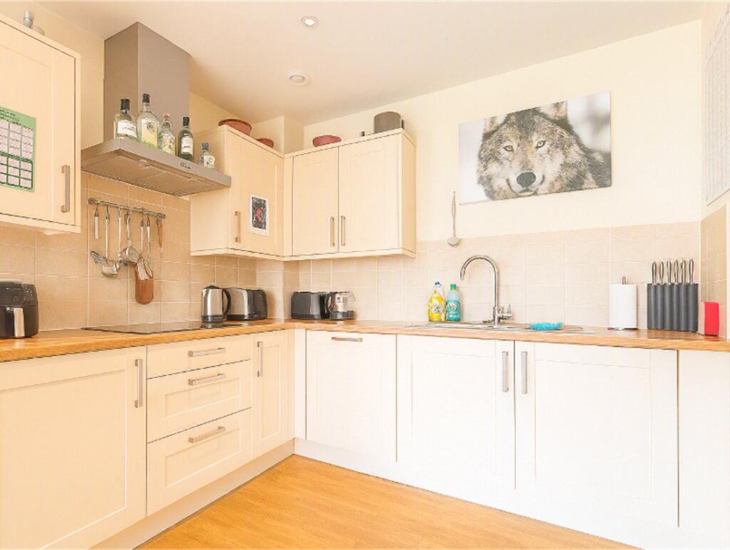 Apartment in Dorchester, Dorset - View 3