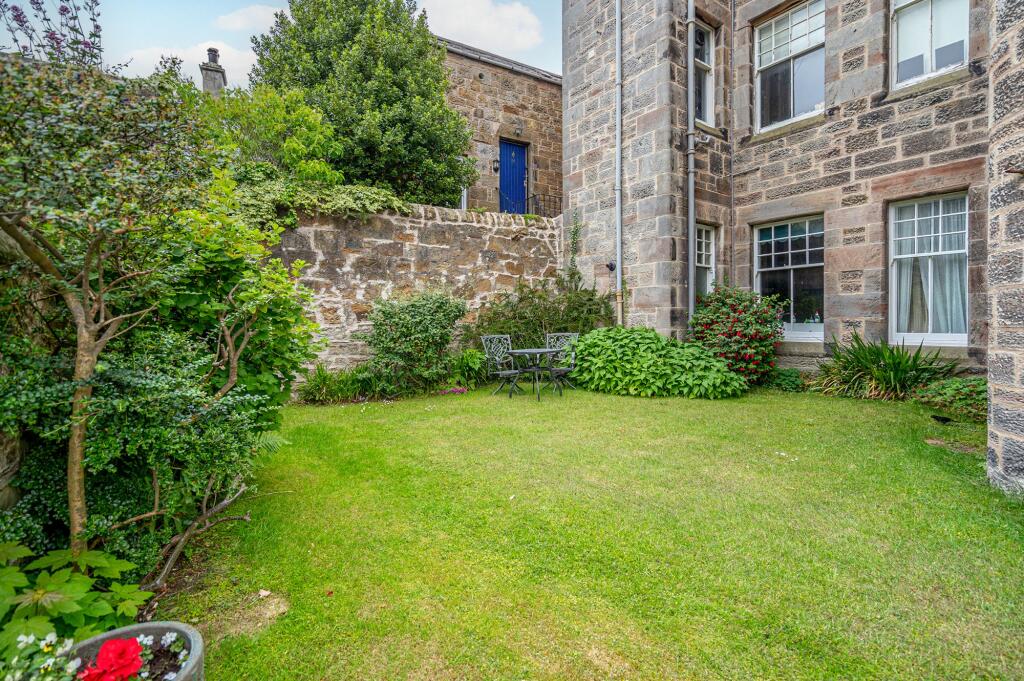 Apartment in St Andrews, Town Centre, Fife - More
