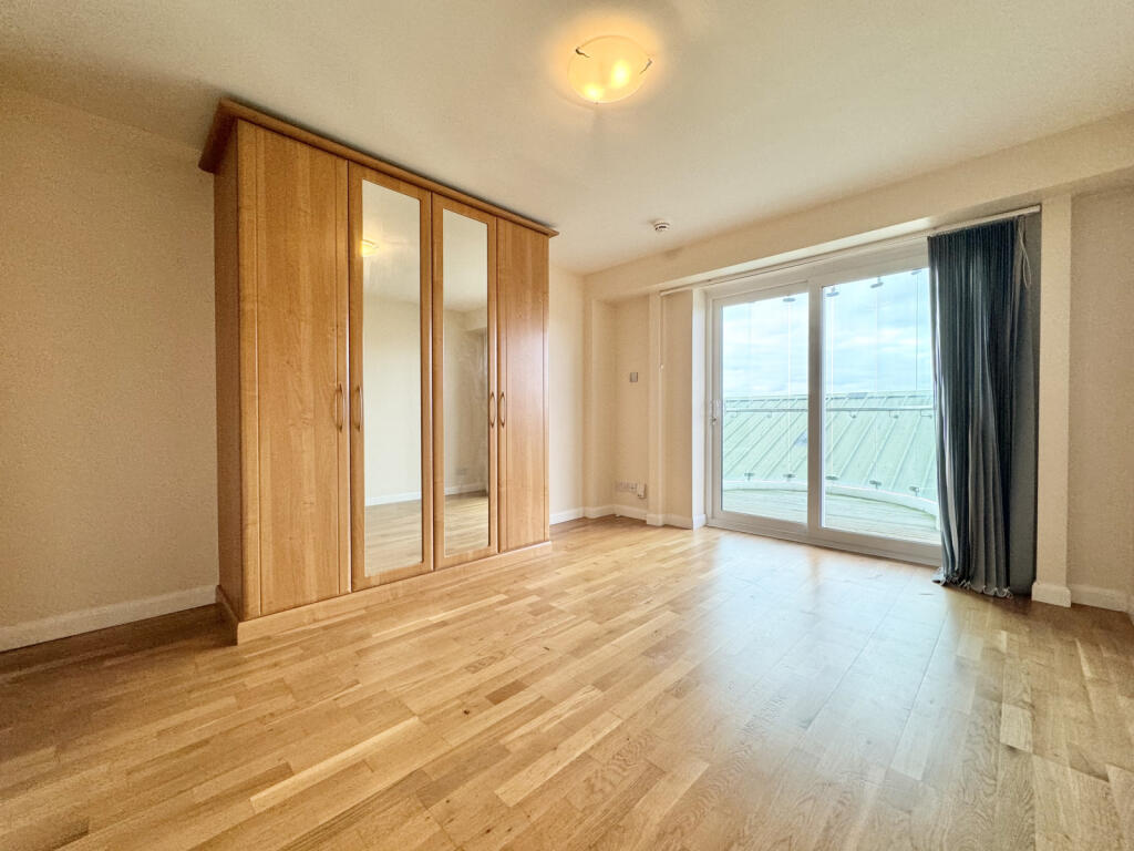Apartment in Enfield - View 4