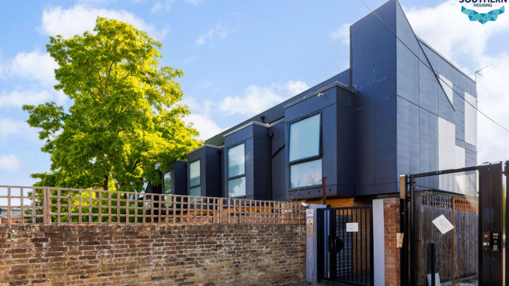 Main image of property: Lewisham, London, SE13 6AX