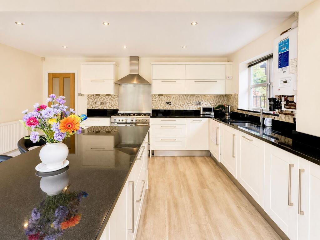 Thurlestone Road, Altrincham, WA14 photo 4