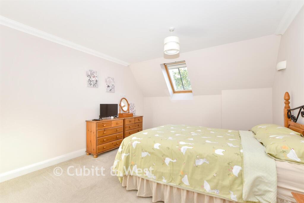 Apartment in Mid Sussex, Haywards Heath - View 3