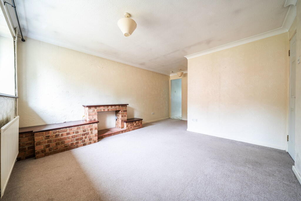 Chain Free Maisonette With Long Lease & No Charges photo 2