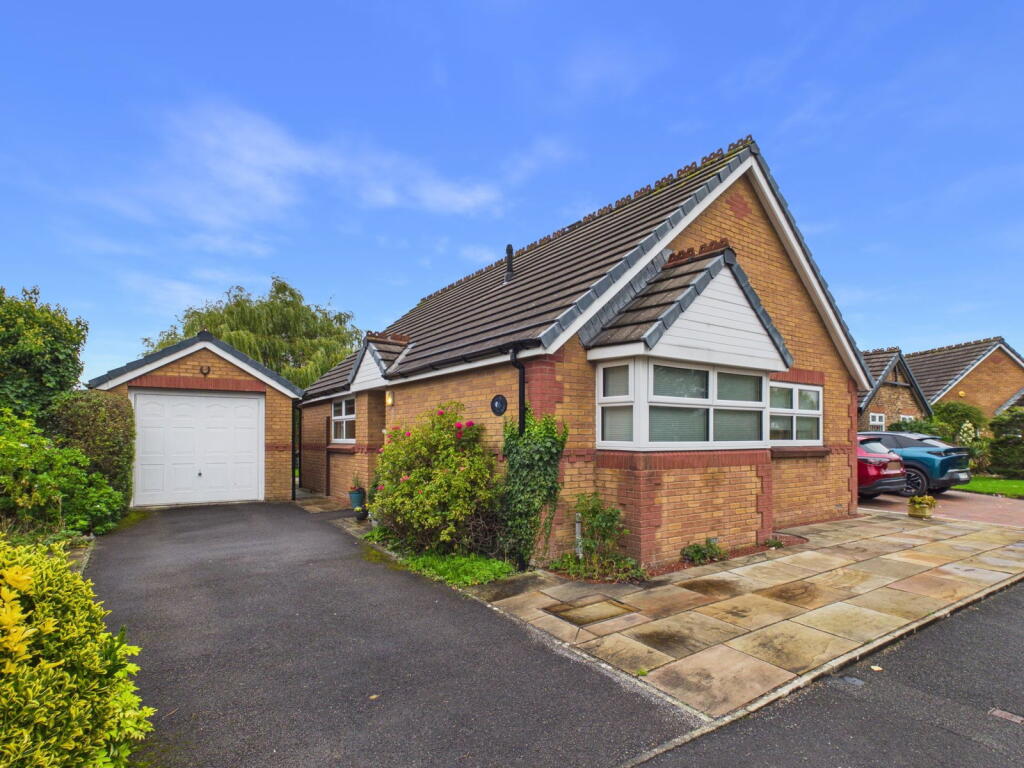 Main image of property: 1 Woodrush, Bare, Morecambe, LA4 6JB