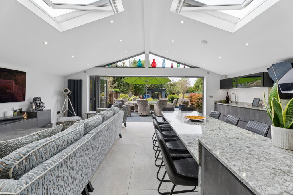 House in Aylesbury, Buckinghamshire - View 4