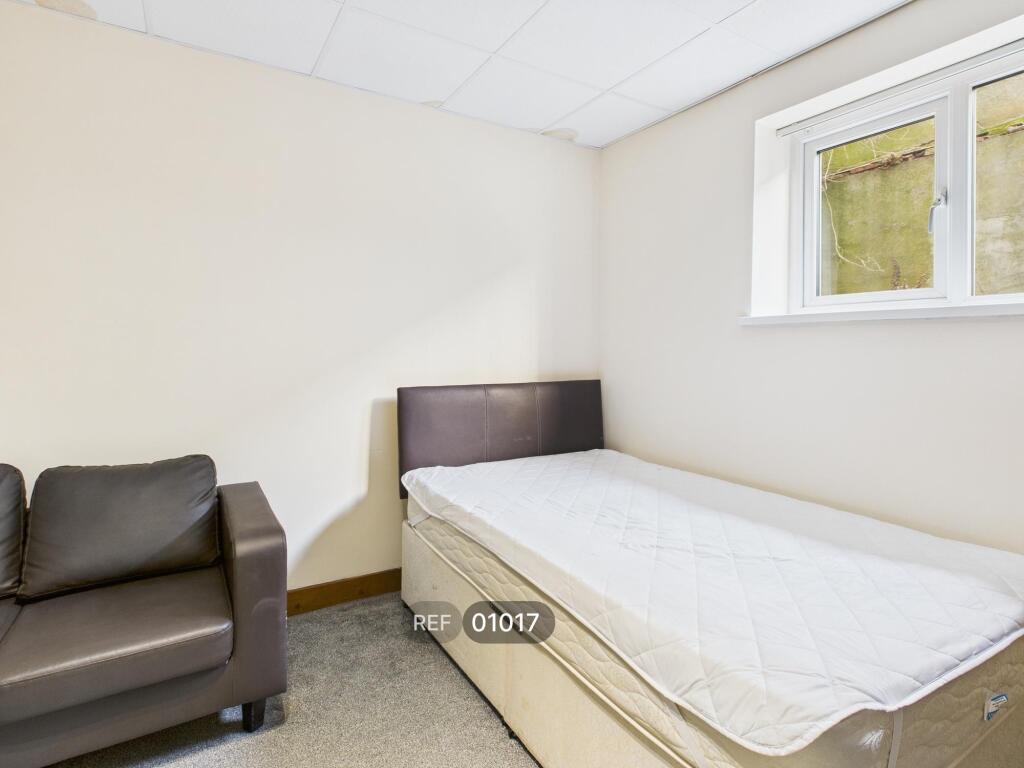 Apartment in Hull - View 3