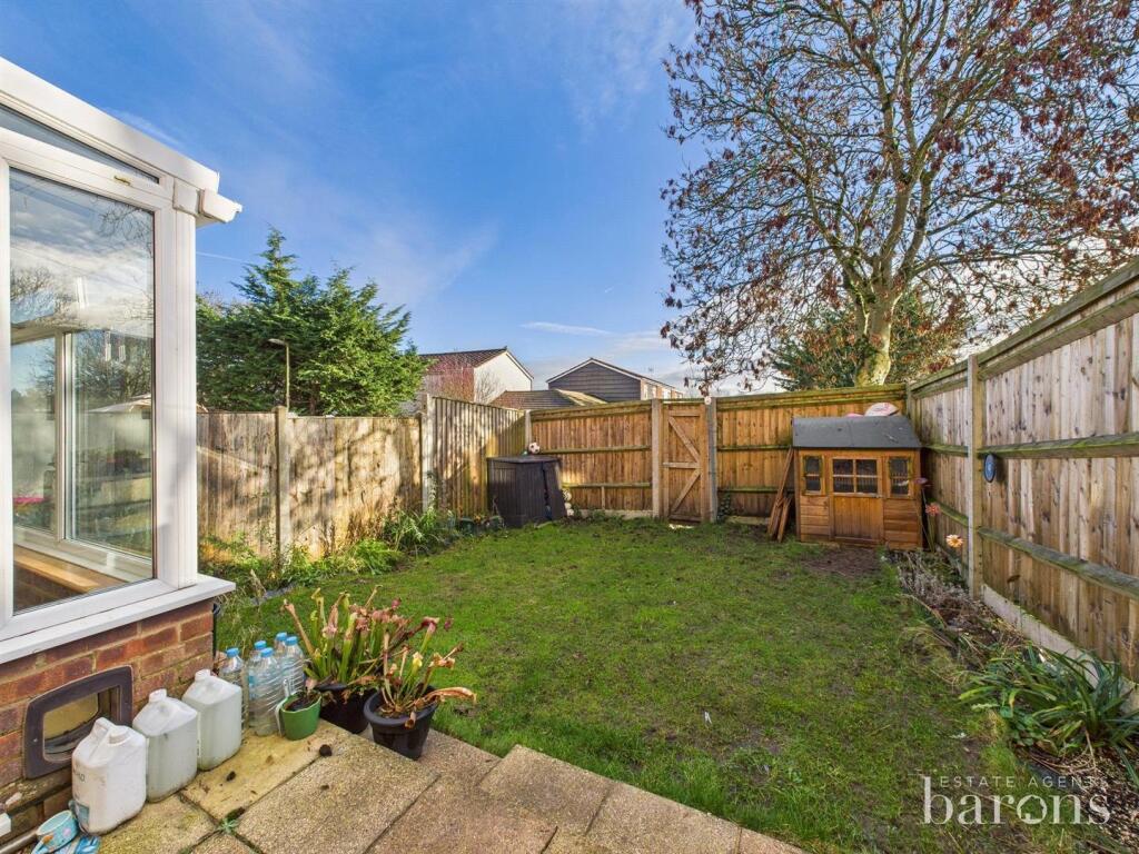 Lehar Close, Basingstoke, Hampshire, RG22 photo 2