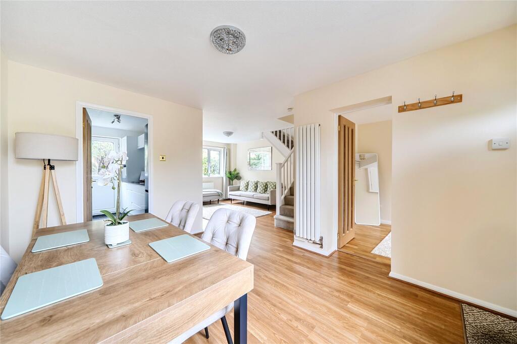 House in London, Hook - More