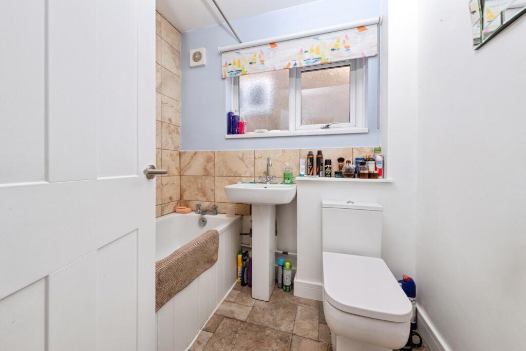 House in Stratford-on-Avon, Farnborough - More