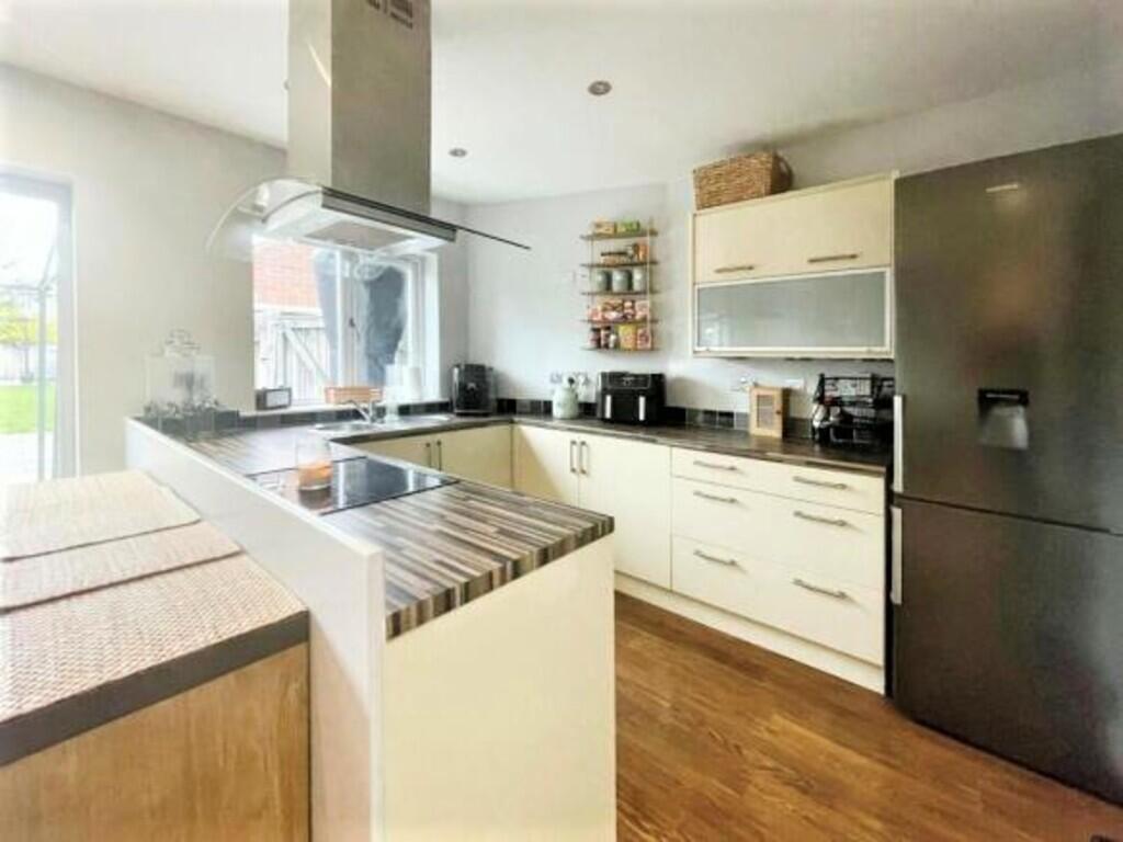 39  Whitby Road photo 4