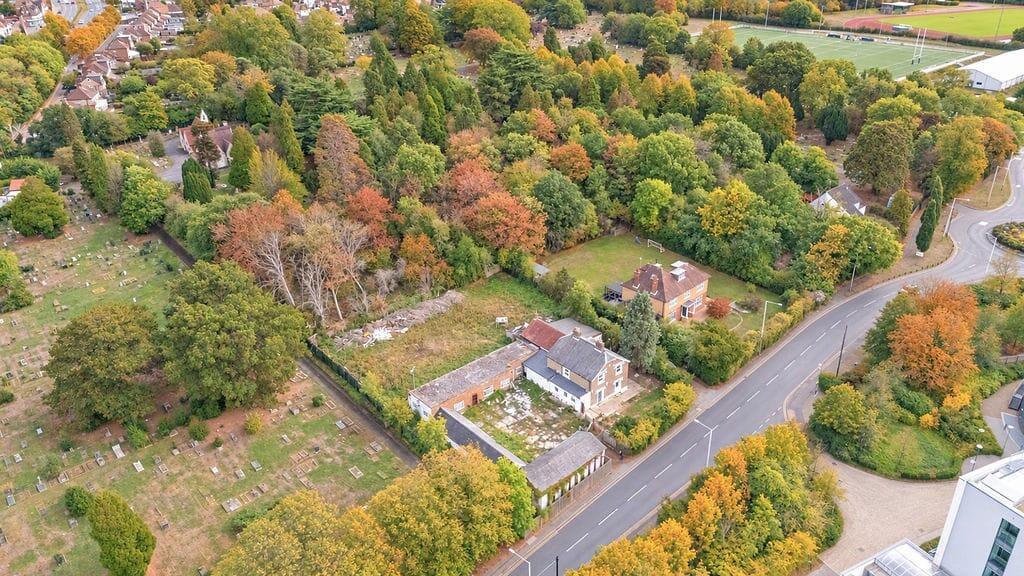 House in London, Cowley - More