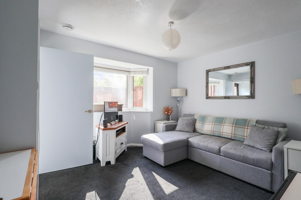 Apartment in Mid Sussex, Haywards Heath - More
