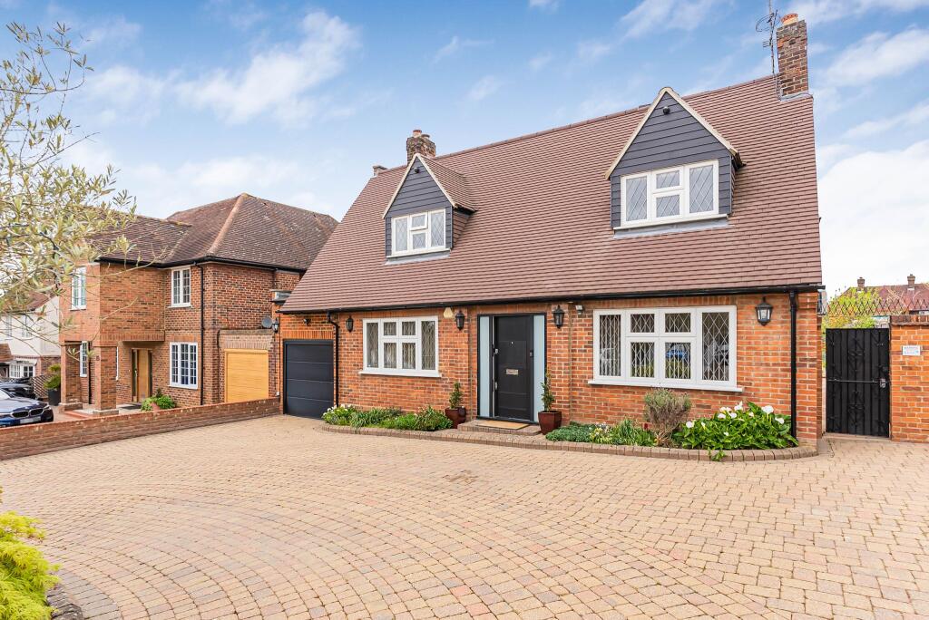 Moffats Lane, Brookmans Park, AL9