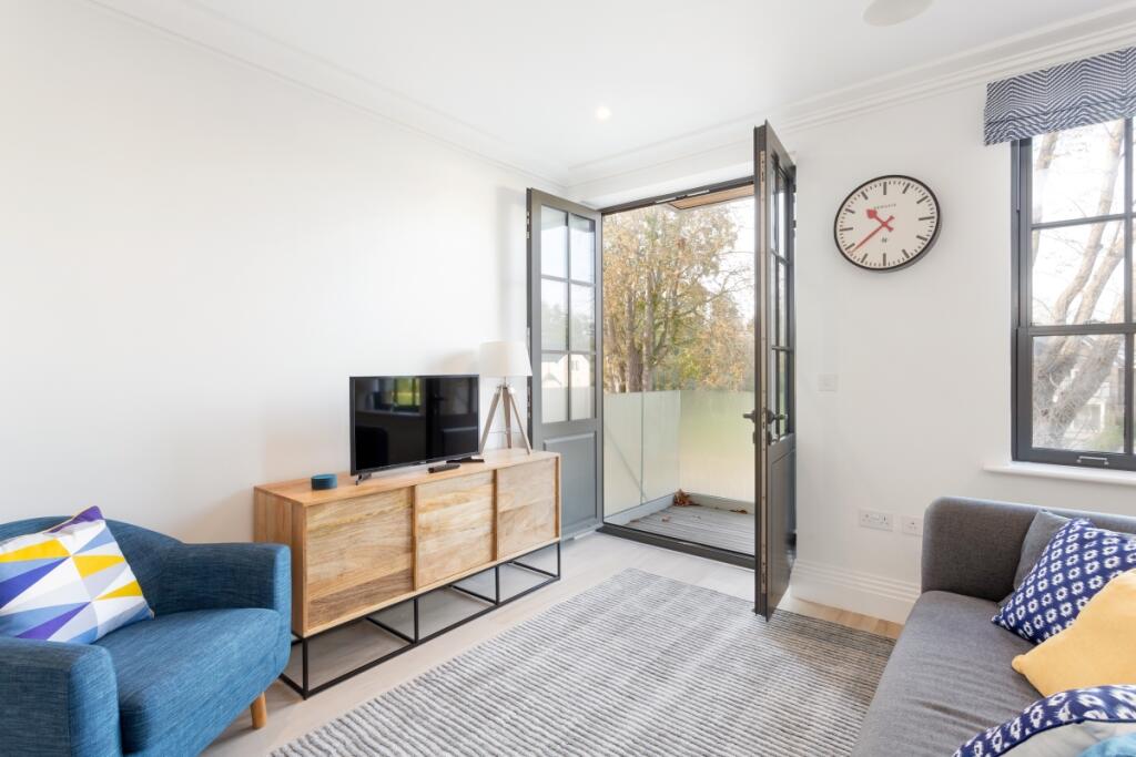 Apartment in Slough - View 5