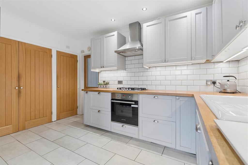 House in Dartford - More