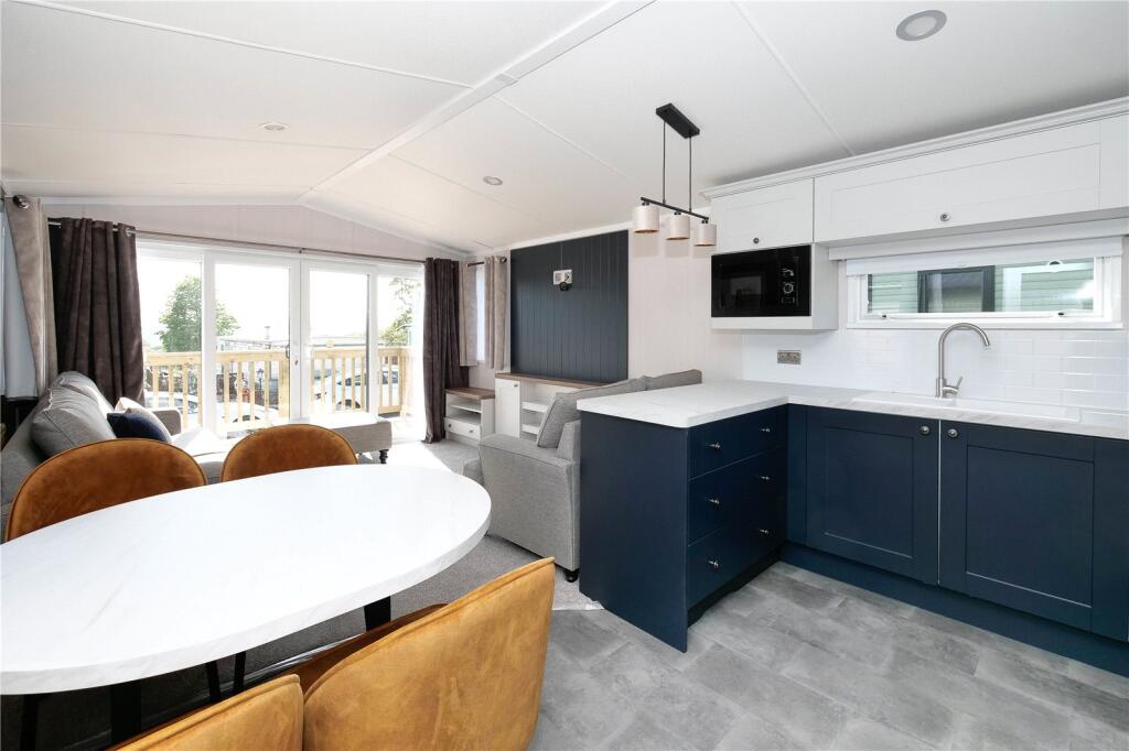Glen Road, Baildon, Shipley, West Yorkshire, BD17 - View 3