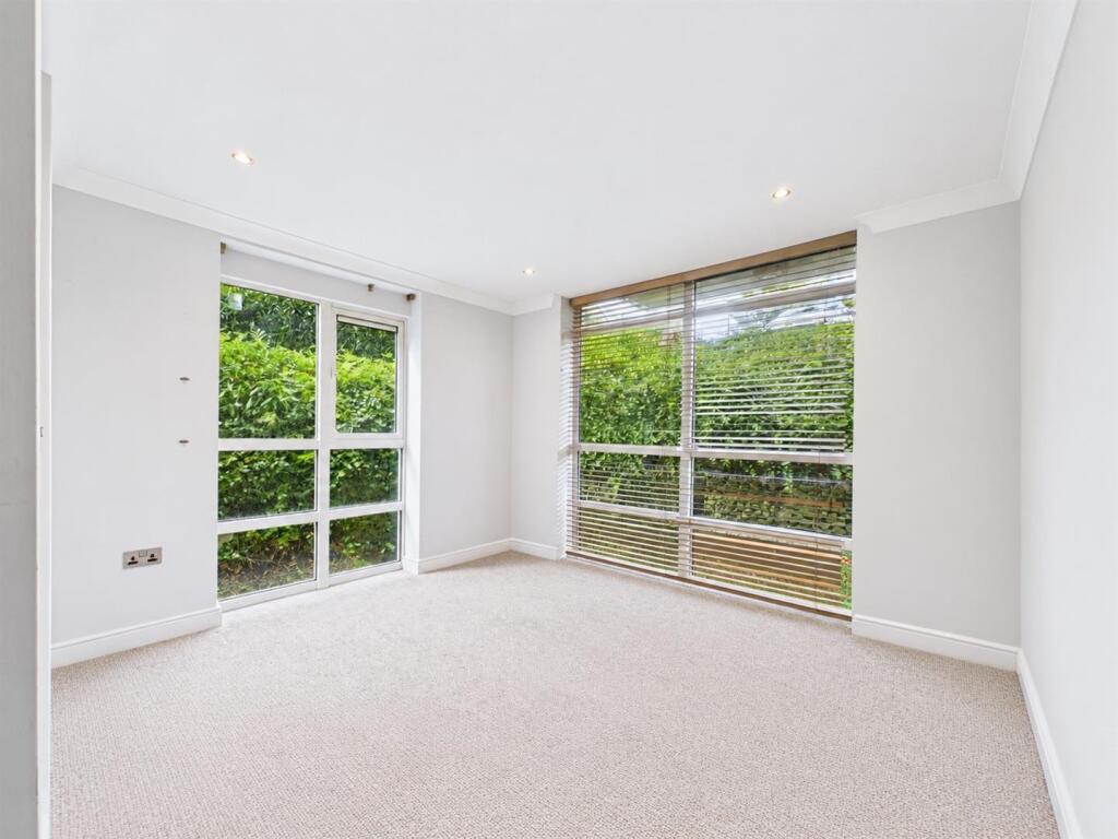 Apartment in Leeds - View 5