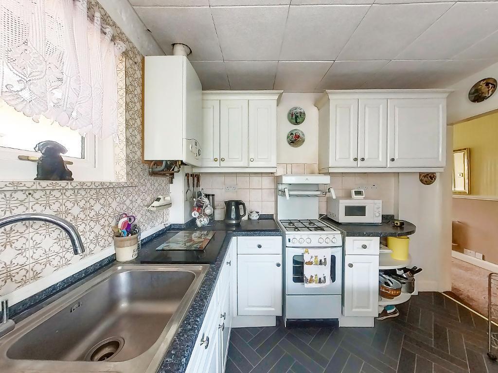 Brazwick Avenue, North Bersted, Bognor Regis, West Sussex, PO21 5DZ photo 5