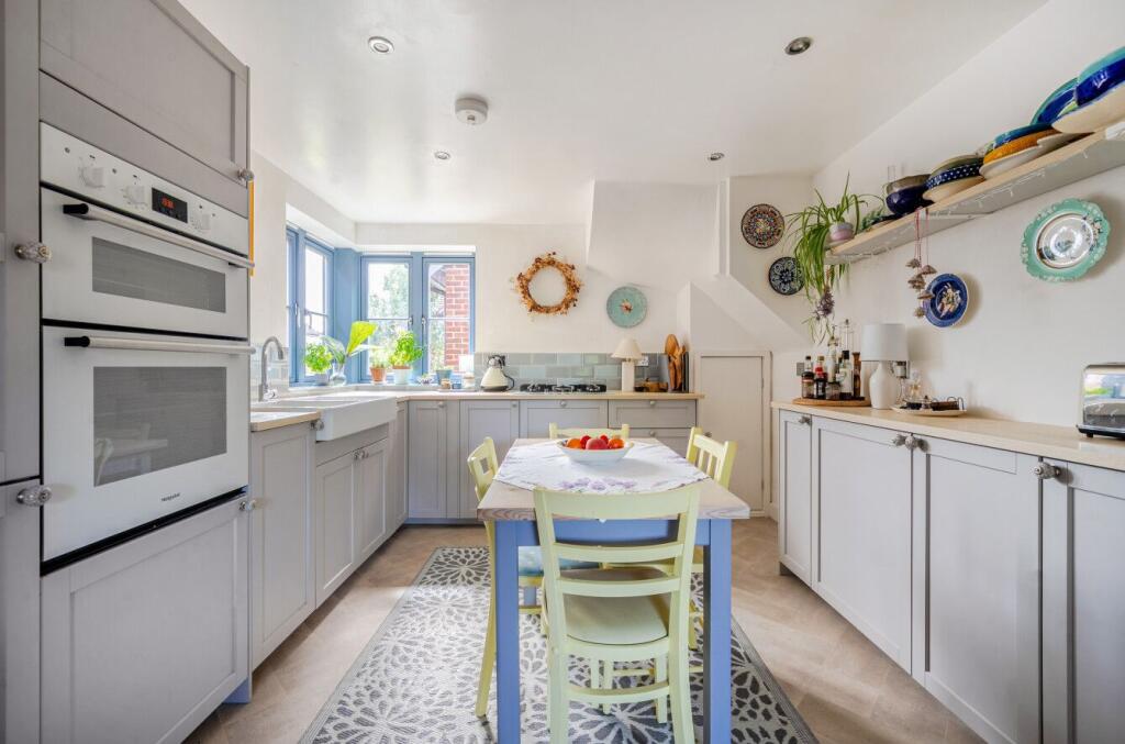 Lyric Place, Lymington, SO41 photo 3