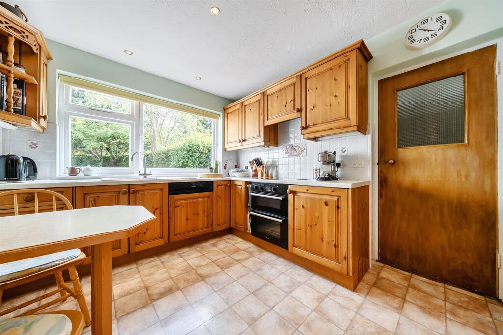 House in Surrey Heath, Surrey - View 5