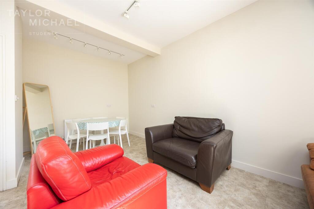 6 bedroom terraced house for rent